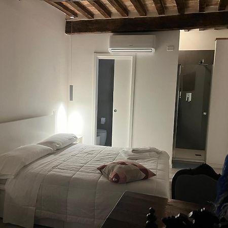 L'Inferno Di Dante Bed & Breakfast Gubbio Bagian luar foto