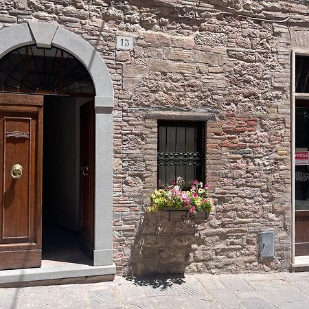 L'Inferno Di Dante Bed & Breakfast Gubbio Bagian luar foto