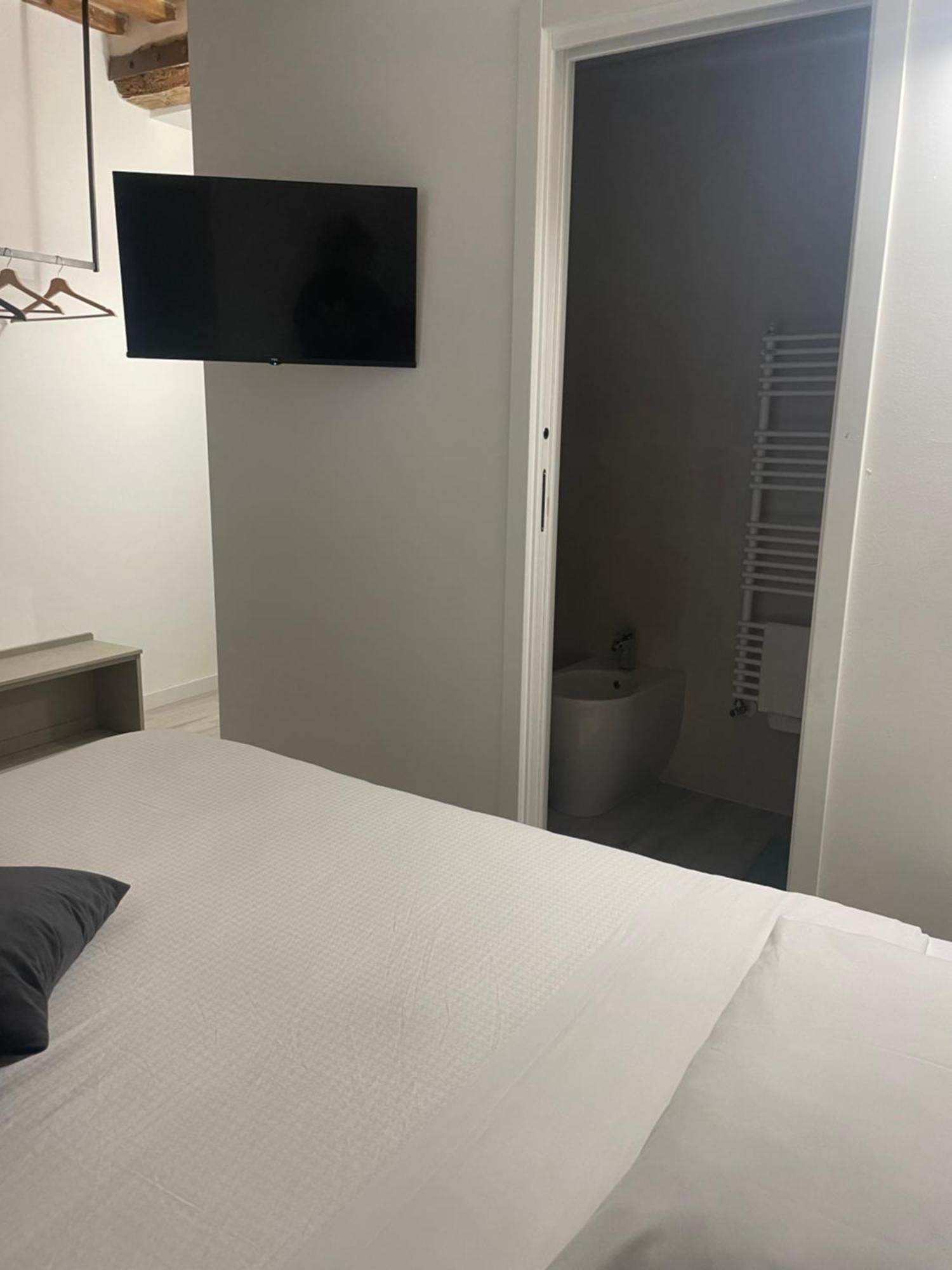 L'Inferno Di Dante Bed & Breakfast Gubbio Bagian luar foto