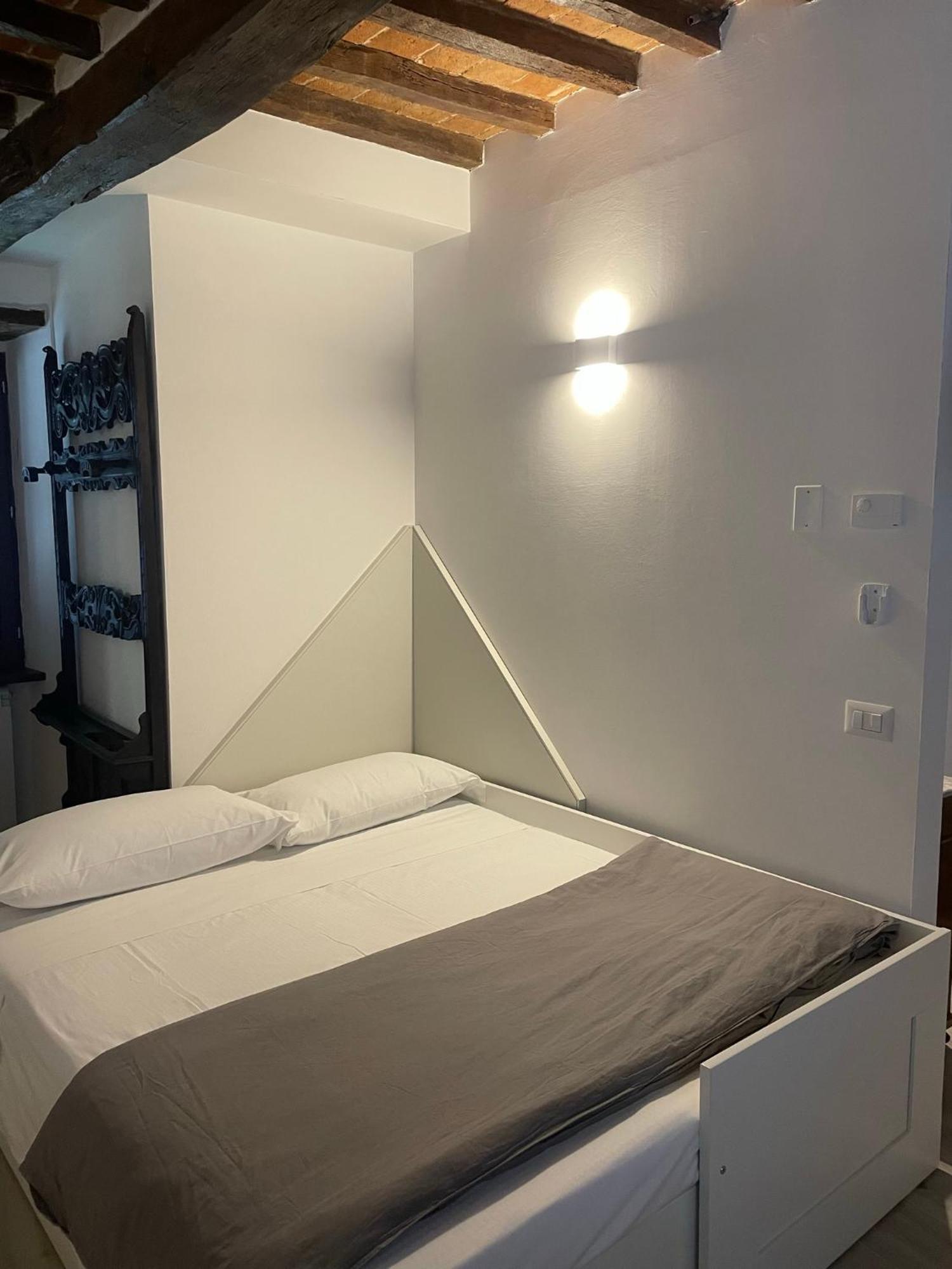 L'Inferno Di Dante Bed & Breakfast Gubbio Bagian luar foto