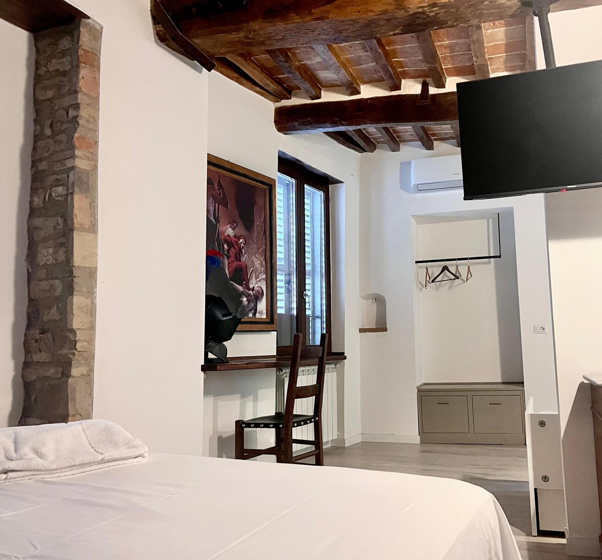 L'Inferno Di Dante Bed & Breakfast Gubbio Bagian luar foto