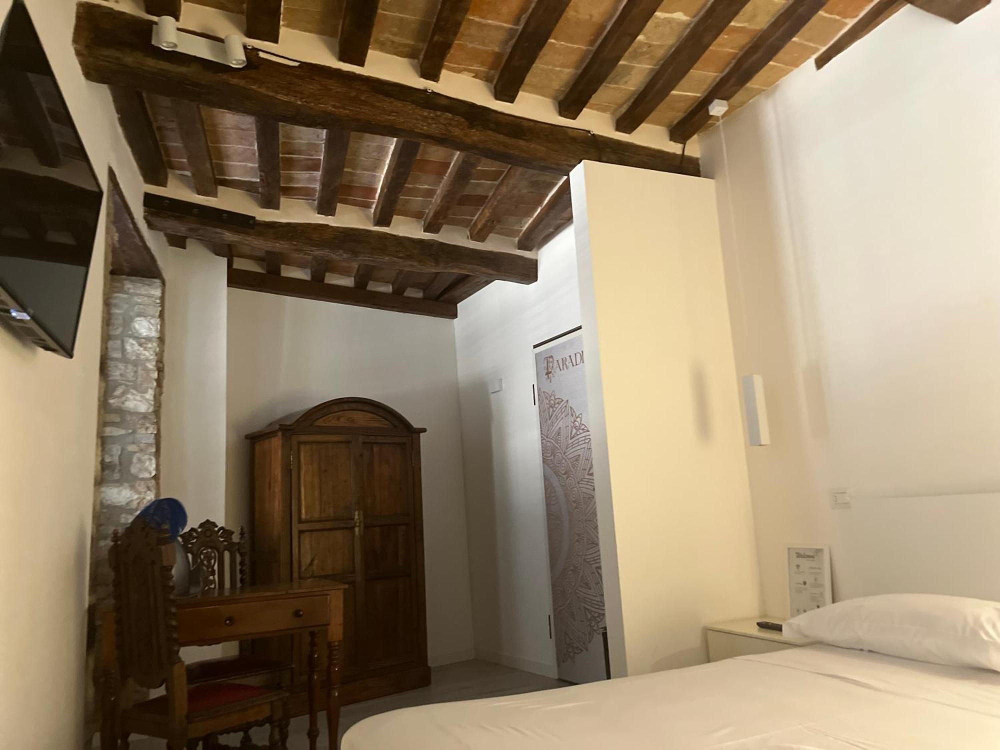 L'Inferno Di Dante Bed & Breakfast Gubbio Ruang foto