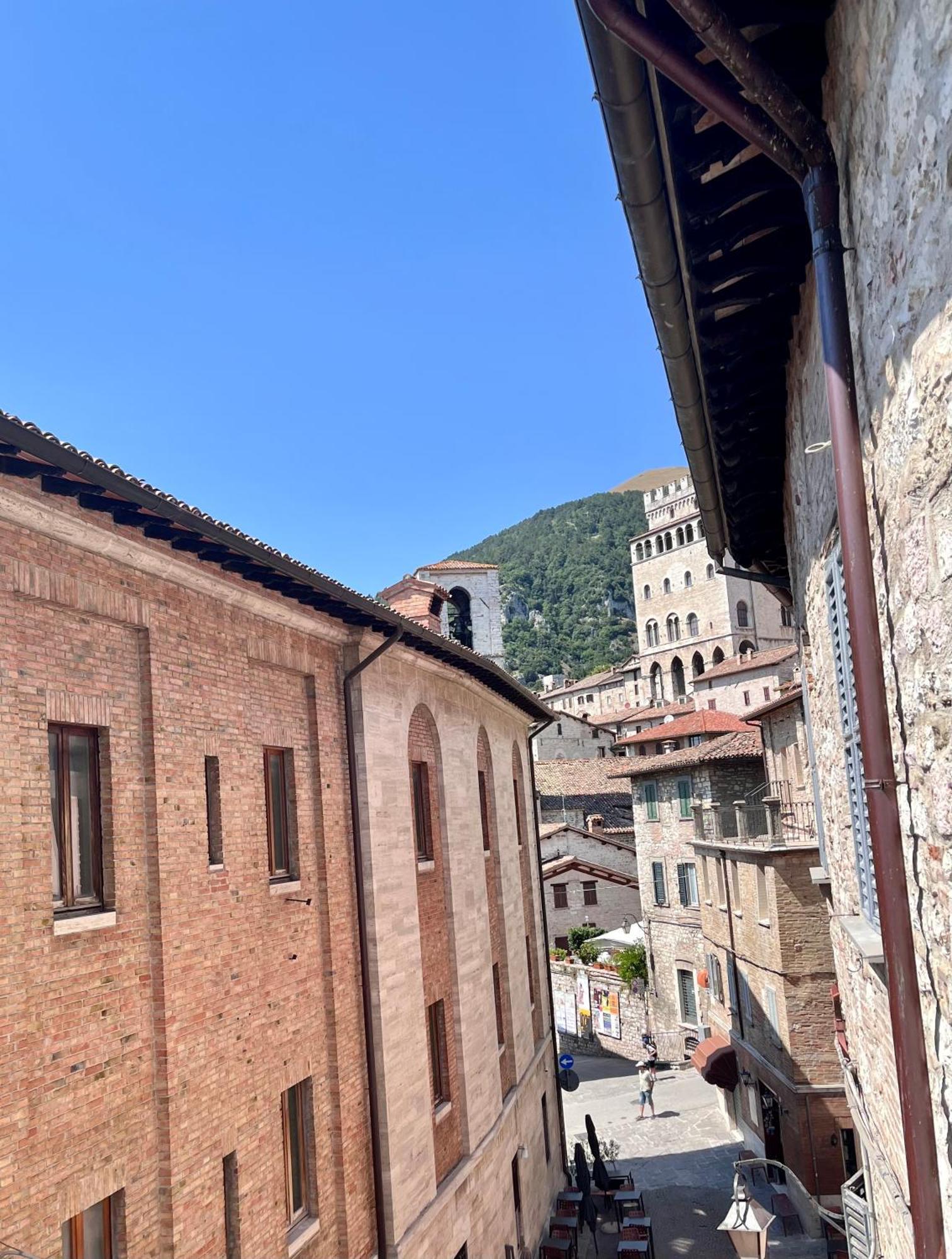 L'Inferno Di Dante Bed & Breakfast Gubbio Bagian luar foto