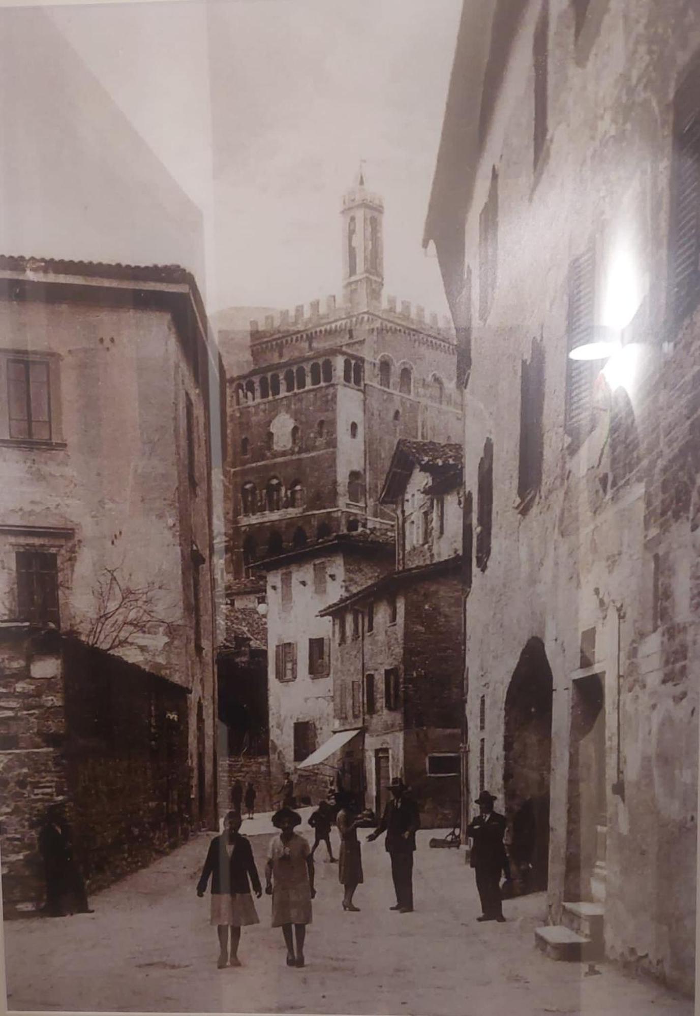 L'Inferno Di Dante Bed & Breakfast Gubbio Bagian luar foto