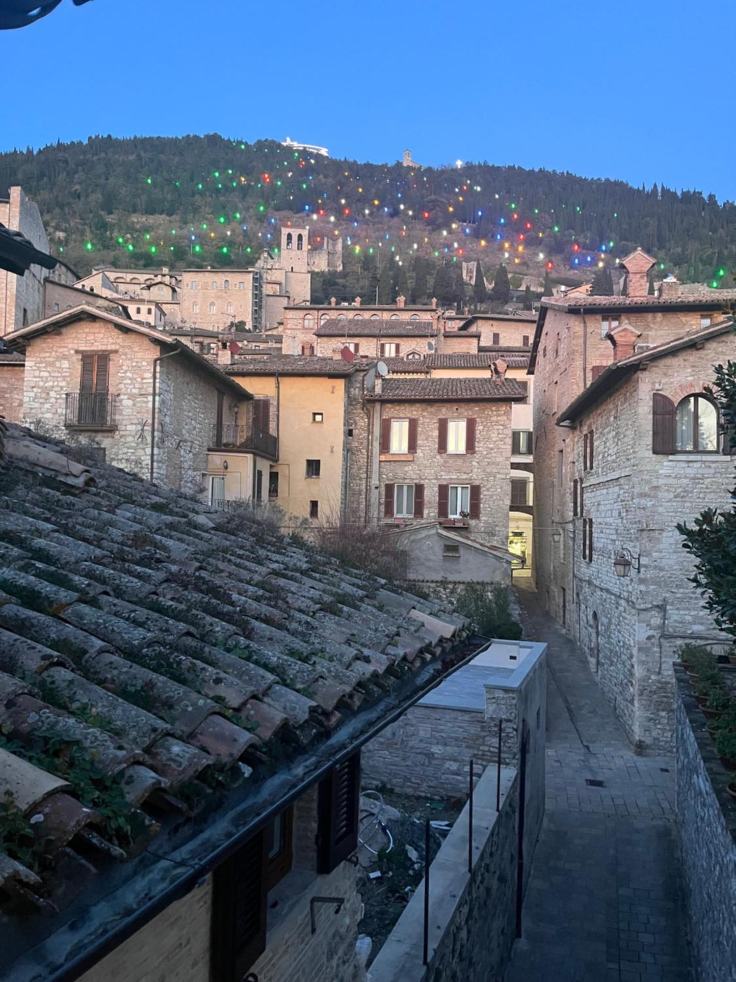L'Inferno Di Dante Bed & Breakfast Gubbio Bagian luar foto
